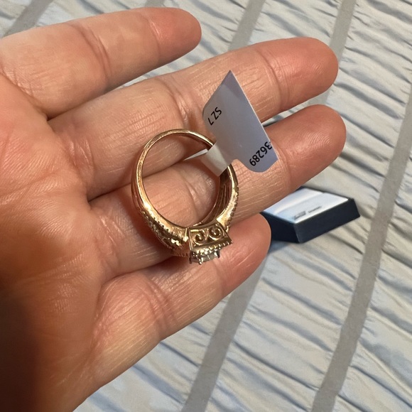 1/4 CTTW Genuine Diamond Ring - Picture 8 of 10